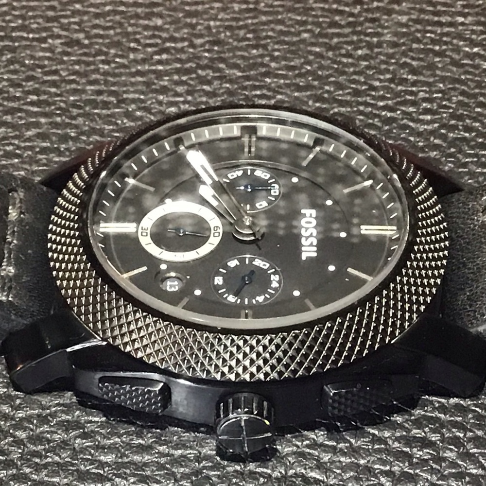 Fossil Machine On Leather - image 5